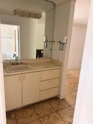 Propiedad en alquiler con 4 habitaciones y 3 baños en Key Biscayne