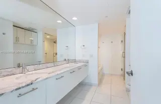 Propiedad en alquiler con 2 habitaciones y 2 baños en Miami