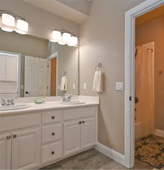 Propiedad en alquiler con 5 habitaciones y 3 baños en Concord
