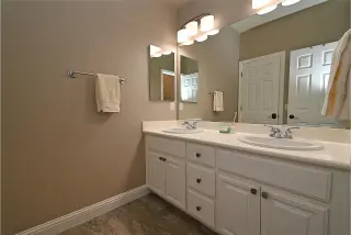 Propiedad en alquiler con 5 habitaciones y 3 baños en Concord