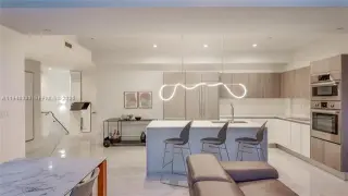 Propiedad en alquiler con 3 habitaciones y 3.5 baños en Miami