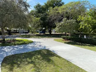 Propiedad en alquiler con 3 habitaciones y 1 baño en Biscayne Park