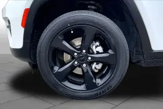 Jeep Grand Cherokee 2022 4x4 Laredo 4dr SUV (midyear release)