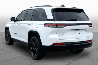 Jeep Grand Cherokee 2022 4x4 Laredo 4dr SUV (midyear release)