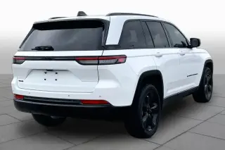 Jeep Grand Cherokee 2022 4x4 Laredo 4dr SUV (midyear release)