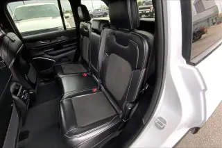 Jeep Grand Cherokee 2022 4x4 Laredo 4dr SUV (midyear release)