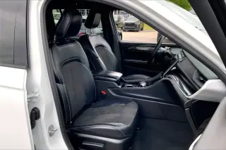 Jeep Grand Cherokee 2022 4x4 Laredo 4dr SUV (midyear release)