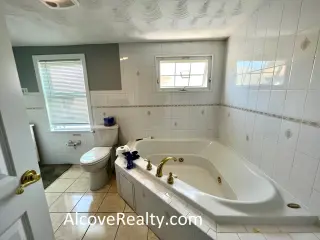 Propiedad en alquiler con 5 habitaciones y 2 baños en Somerville