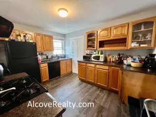 Propiedad en alquiler con 5 habitaciones y 2 baños en Somerville