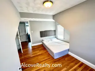Propiedad en alquiler con 5 habitaciones y 2 baños en Somerville