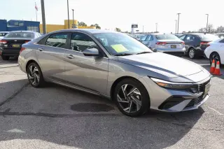 2025 Hyundai Elantra SEL Convenience IVT