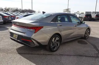 2025 Hyundai Elantra SEL Convenience IVT