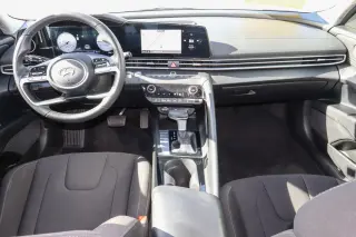 2025 Hyundai Elantra SEL Convenience IVT