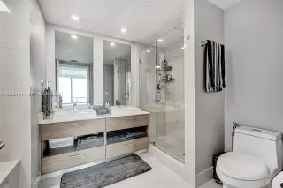 Propiedad en alquiler con 1 dormitorio y 2 baños en Miami