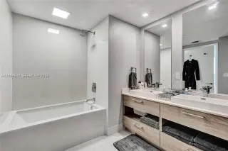 Propiedad en alquiler con 1 dormitorio y 2 baños en Miami
