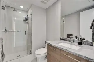 Propiedad en alquiler con 1 dormitorio y 2 baños en Miami