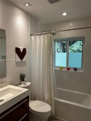 Propiedad en alquiler con 3 habitaciones y 2.5 baños en Coral Gables