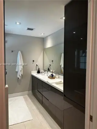 Propiedad en alquiler con 3 habitaciones y 2.5 baños en Coral Gables