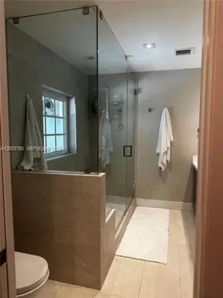 Propiedad en alquiler con 3 habitaciones y 2.5 baños en Coral Gables