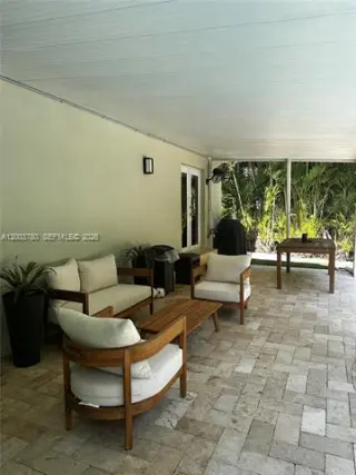 Propiedad en alquiler con 3 habitaciones y 2.5 baños en Coral Gables
