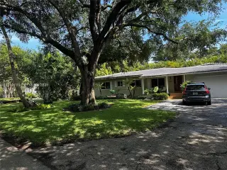 Propiedad en alquiler con 3 habitaciones y 2.5 baños en Coral Gables