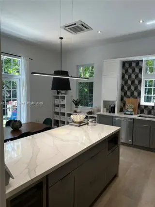 Propiedad en alquiler con 3 habitaciones y 2.5 baños en Coral Gables