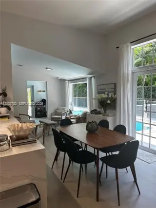 Propiedad en alquiler con 3 habitaciones y 2.5 baños en Coral Gables