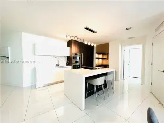Propiedad en alquiler con 2 habitaciones y 3 baños en Miami