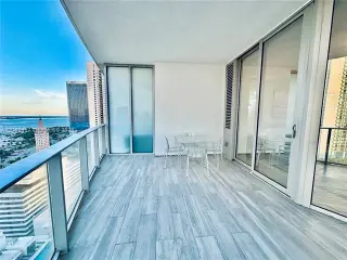 Propiedad en alquiler con 2 habitaciones y 3 baños en Miami