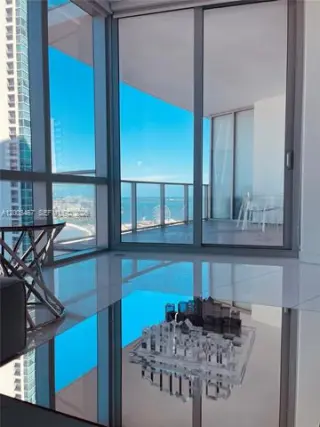 Propiedad en alquiler con 2 habitaciones y 3 baños en Miami