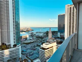 Propiedad en alquiler con 2 habitaciones y 3 baños en Miami