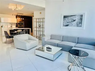 Propiedad en alquiler con 2 habitaciones y 3 baños en Miami
