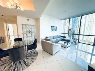 Propiedad en alquiler con 2 habitaciones y 3 baños en Miami