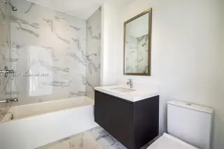 Propiedad en alquiler con 2 habitaciones y 3 baños en Miami