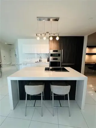 Propiedad en alquiler con 2 habitaciones y 3 baños en Miami