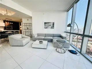 Propiedad en alquiler con 2 habitaciones y 3 baños en Miami