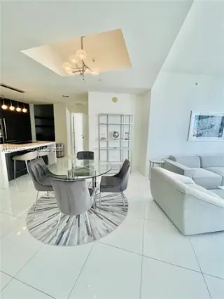 Propiedad en alquiler con 2 habitaciones y 3 baños en Miami