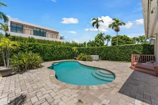 Propiedad en alquiler con 3 habitaciones y 3 baños en Surfside