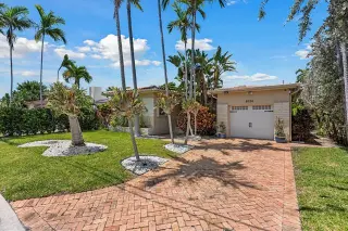 Propiedad en alquiler con 3 habitaciones y 3 baños en Surfside