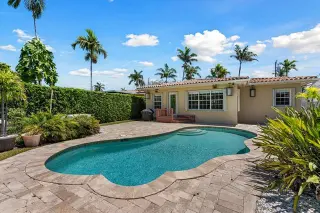 Propiedad en alquiler con 3 habitaciones y 3 baños en Surfside