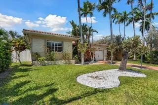 Propiedad en alquiler con 3 habitaciones y 3 baños en Surfside