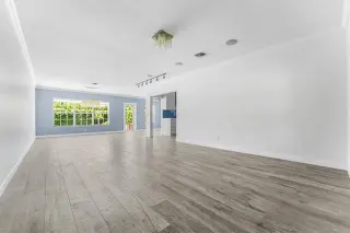 Propiedad en alquiler con 3 habitaciones y 3 baños en Surfside