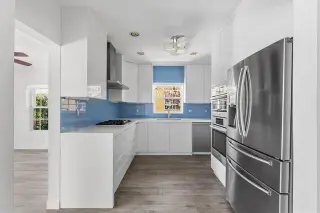 Propiedad en alquiler con 3 habitaciones y 3 baños en Surfside