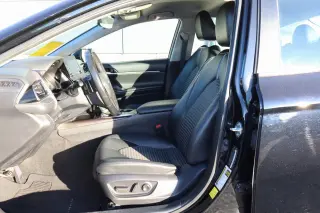2023 Toyota Camry SE Auto