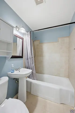 Propiedad en alquiler con 2 habitaciones y 1 baño en Topeka