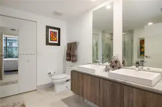 Propiedad en alquiler con 1 dormitorio y 2 baños en Miami