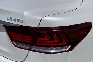 Lexus LS 460 2017 4dr Sedan