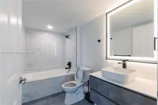 Propiedad en alquiler con 3 habitaciones y 2 baños en Miami