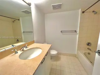 Propiedad en alquiler con 2 habitaciones y 2 baños en Miami