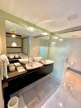 Propiedad en alquiler con 1 dormitorio y 1.5 baños en Miami